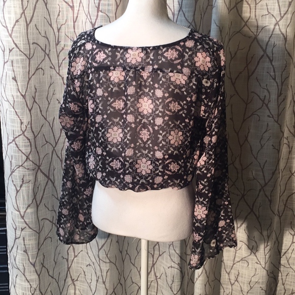 Love Fire sheer floral crop top blouse - Picture 4 of 6